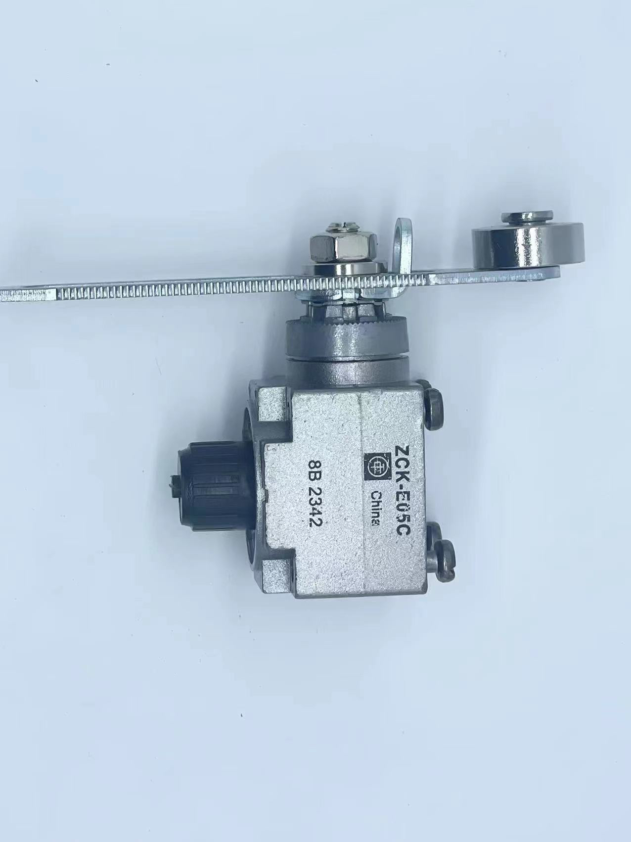 施耐德传感器XU2 N18PP341WD正品批发现货，包邮 