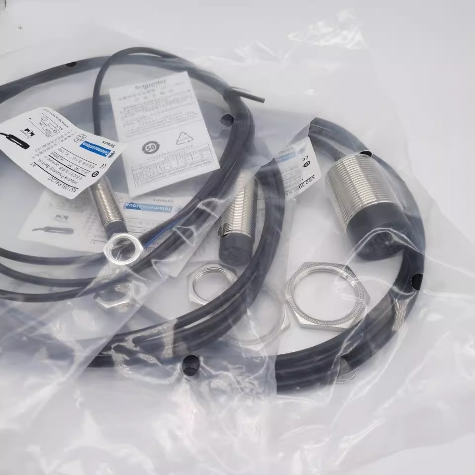 施耐德传感器XUB0APSNM12正品批发现货，包邮 