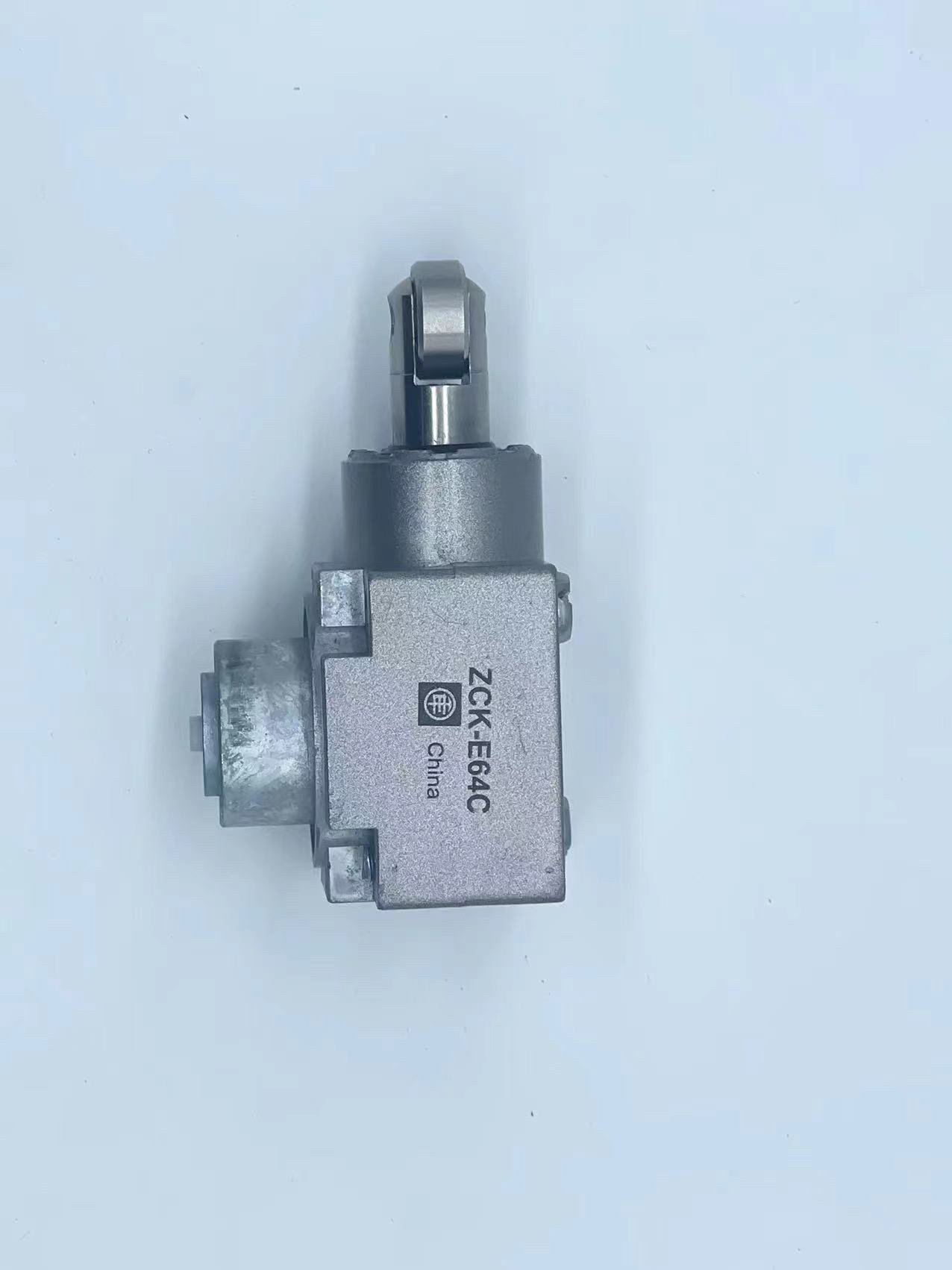 施耐德传感器XU2-N18NP341W正品批发现货，包邮 