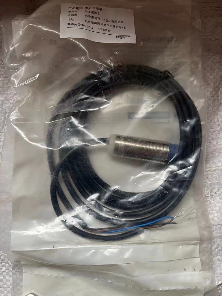 施耐德传感器XZ-CRA151140A2正品批发现货，包邮 