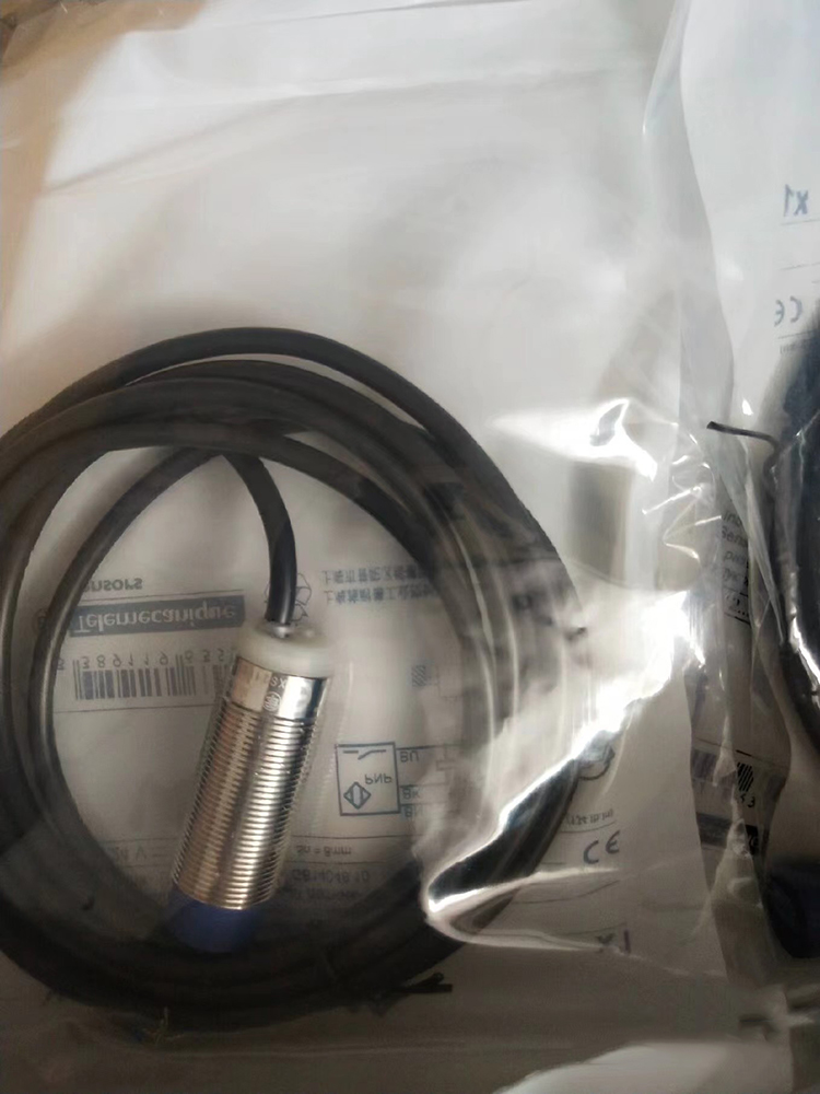 施耐德传感器XS5-08B1DAL08正品批发现货，包邮 