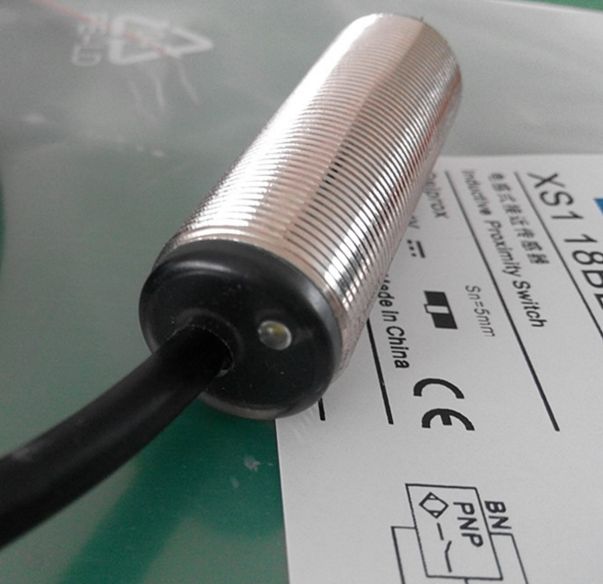 施耐德传感器XUK-2APANM12R正品批发现货，包邮 